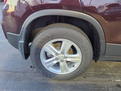 Certified 2022 Chevrolet Trax LT w/ LT Convenience Package image 11