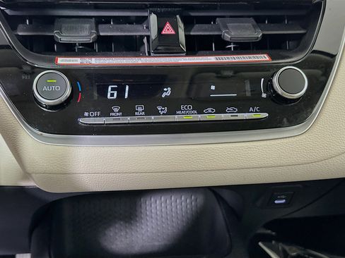 Certified 2025 Toyota Corolla LE FWD image 22