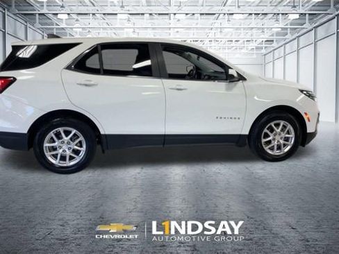 Used 2023 Chevrolet Equinox LT image 2