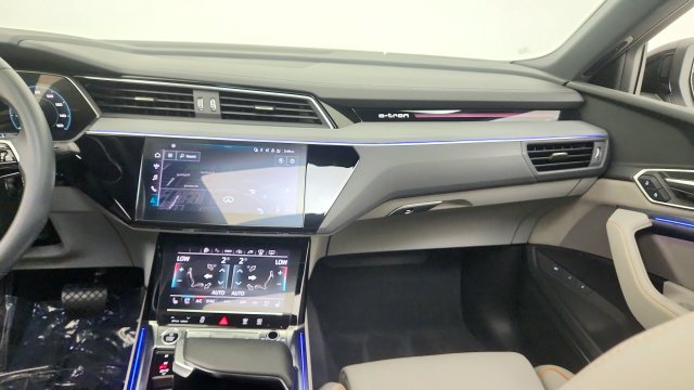 Used 2024 Audi Q8 e-tron Prestige AWD/4WD image 53
