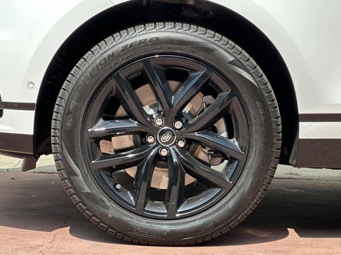 New 2026 Land Rover Range Rover Velar Dynamic SE image 13