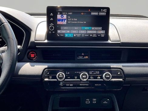 Used 2025 Honda Pilot EX-L image 10