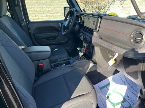 New 2026 Jeep Wrangler Unlimited Rubicon AWD/4WD image 12