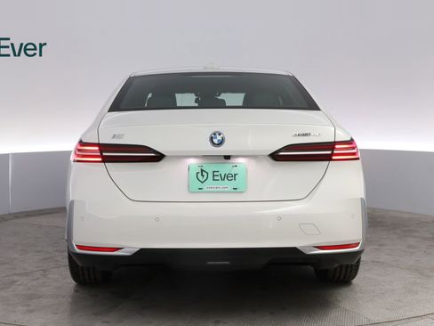 Used 2024 BMW i5 eDrive40i w/ Premium Package RWD image 15