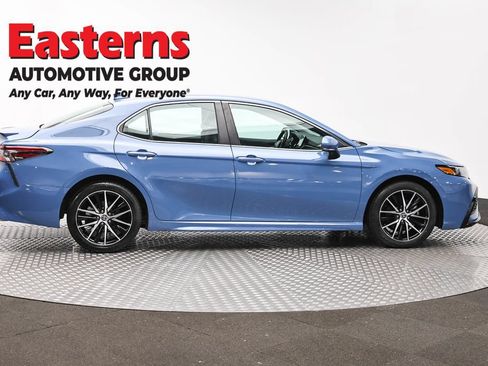 Used 2023 Toyota Camry SE FWD image 4