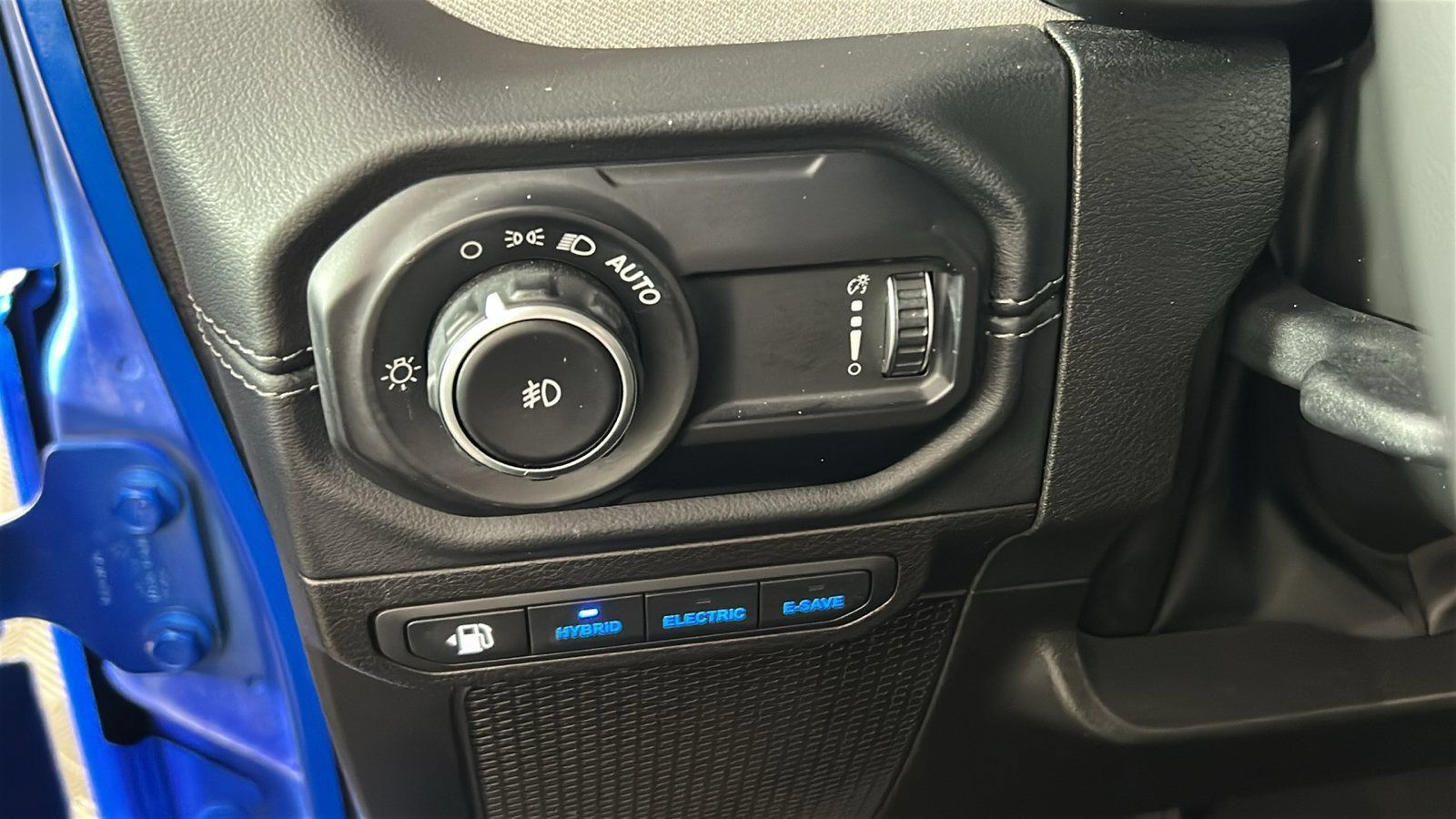 Used 2024 Jeep Wrangler Unlimited Sahara AWD/4WD image 22