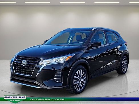 Used 2023 Nissan Kicks SV image 8