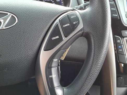 Used 2017 Hyundai Elantra GT FWD image 19