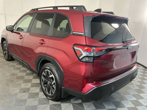 Used 2025 Subaru Forester Premium AWD/4WD image 10