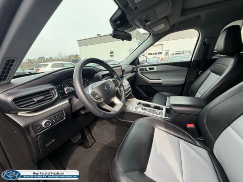 Certified 2022 Ford Explorer XLT w/ Equipment Group 202A image 15