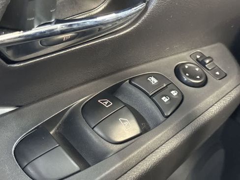 Used 2023 Nissan Kicks SR w/ SR Premium Package FWD image 17