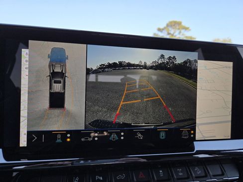 Used 2025 Chevrolet Silverado 2500 ZR2 w/ Technology Package image 13