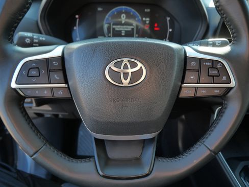 Certified 2025 Toyota Grand Highlander FWD image 26