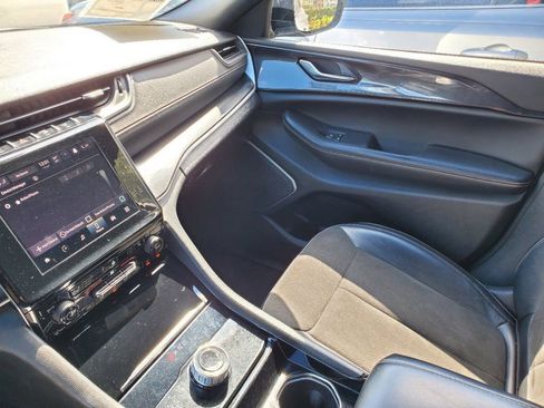 Used 2022 Jeep Grand Cherokee Altitude image 19