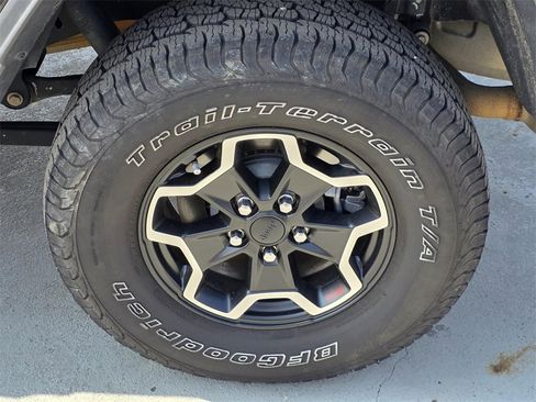 Used 2021 Jeep Gladiator Sport image 38