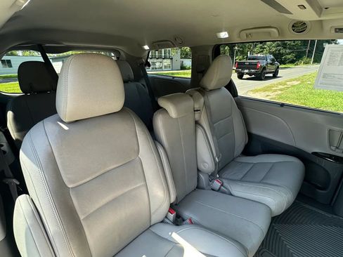 Used 2018 Toyota Sienna XLE Premium FWD image 30