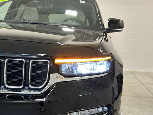 Used 2024 Jeep Grand Cherokee Limited w/ Luxury Tech Group II image 10