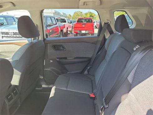 Used 2021 Nissan Rogue S image 26