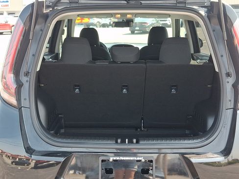 Used 2025 Kia Soul LX w/ LX Technology Package FWD image 29
