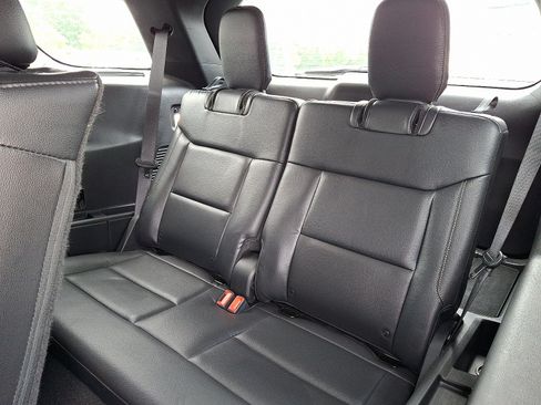 Used 2020 Ford Explorer XLT w/ Equipment Group 202A AWD/4WD image 12