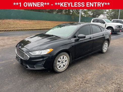 Used 2019 Ford Fusion S image 2