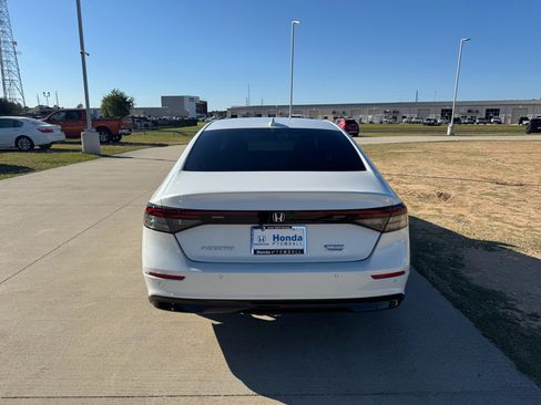 Used 2025 Honda Accord Touring image 7