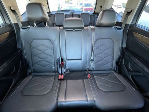Used 2025 Volkswagen Atlas SE image 39