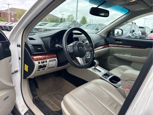 Used 2011 Subaru Outback 2.5i Limited w/ PWR Moonroof Pkg AWD/4WD image 6