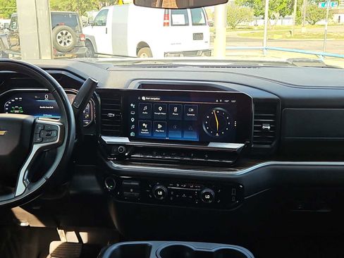 Used 2025 Chevrolet Silverado 2500 LT AWD/4WD image 14