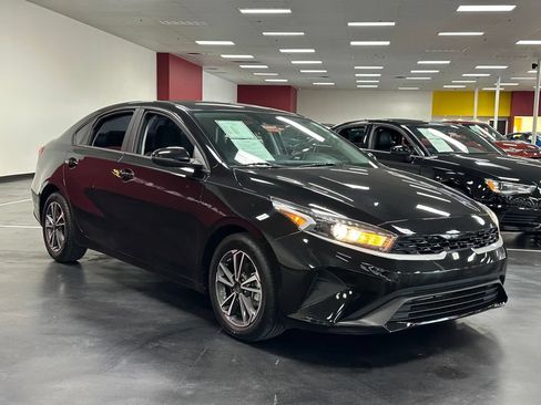 Used 2023 Kia Forte LXS w/ LXS Technology Package FWD image 9