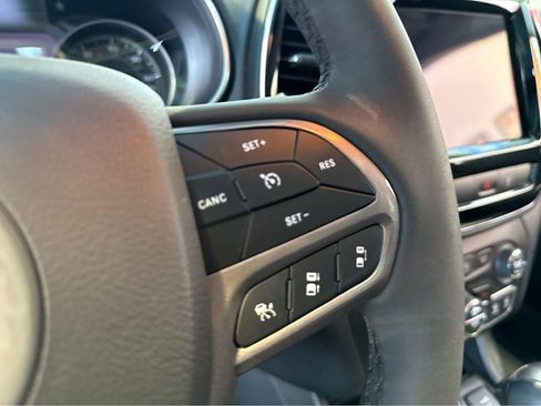Used 2022 Jeep Cherokee Limited AWD/4WD image 25