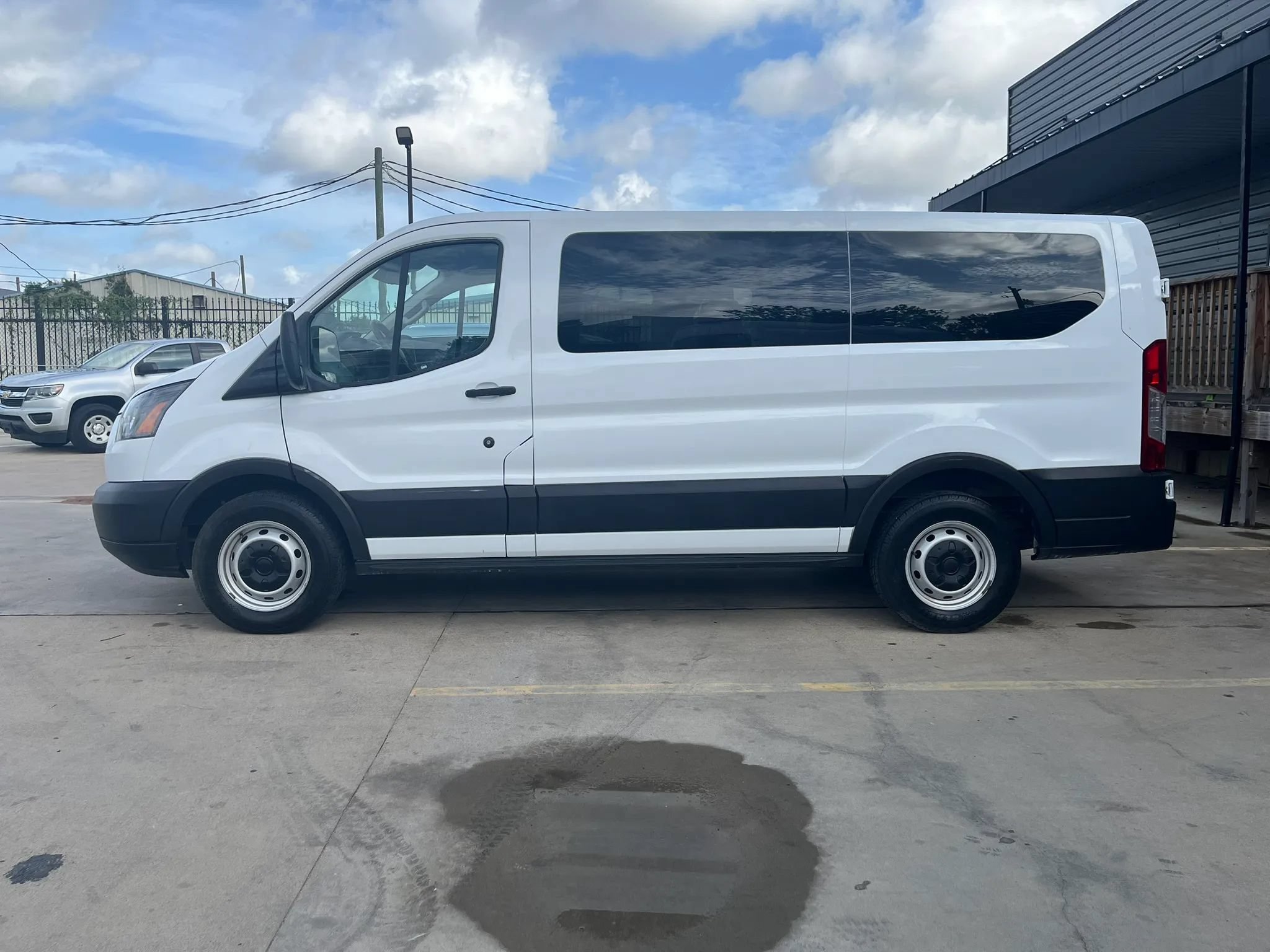Used 2019 Ford Transit 150 XL RWD image 3