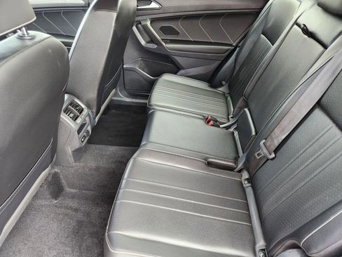 Used 2022 Volkswagen Tiguan SE R-Line image 18
