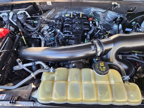 Used 2021 Ford Expedition XLT image 31