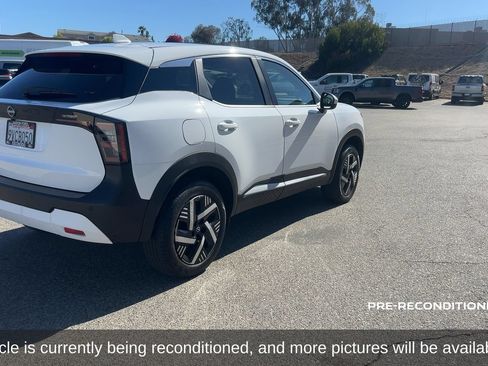 Used 2025 Nissan Kicks SV FWD image 6