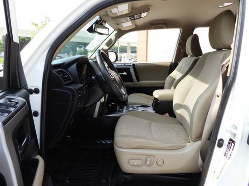 Used 2021 Toyota 4Runner SR5 AWD/4WD image 58