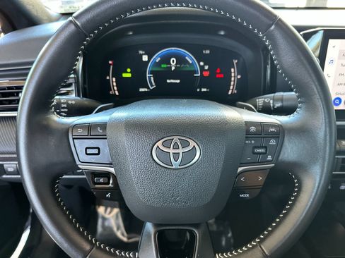Used 2025 Toyota Camry SE w/ Multimedia Upgrade Package FWD image 20