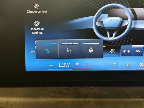 Used 2024 BMW X5 xDrive50e w/ Executive Package AWD/4WD image 22