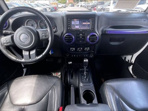 Used 2015 Jeep Wrangler Unlimited Sahara w/ Connectivity Group AWD/4WD image 14