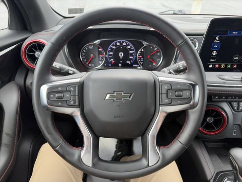 Used 2025 Chevrolet Blazer RS FWD image 17