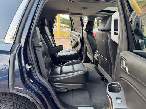 Used 2019 Chevrolet Tahoe LT w/ Luxury Package AWD/4WD image 27