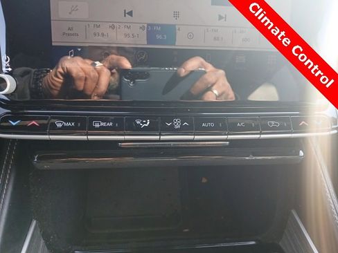 Used 2023 Jeep Wagoneer Series III w/ Premium Group I image 26