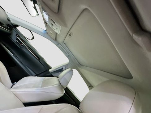 Used 2018 Lexus ES 350 w/ Luxury Package w/Wood Trim image 27