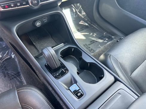 Used 2021 Volvo XC40 T5 Momentum image 22