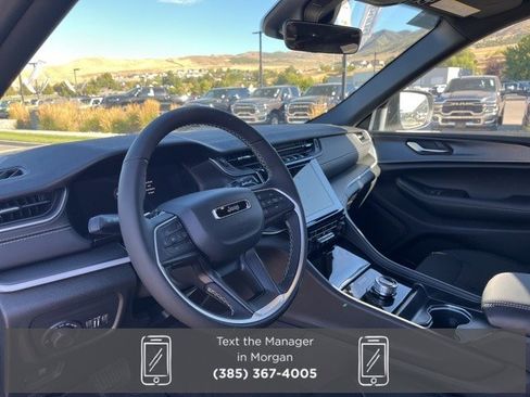 New 2025 Jeep Grand Cherokee Laredo w/ Luxury Tech Group I image 13