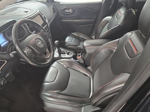 Used 2020 Jeep Cherokee Trailhawk AWD/4WD image 19