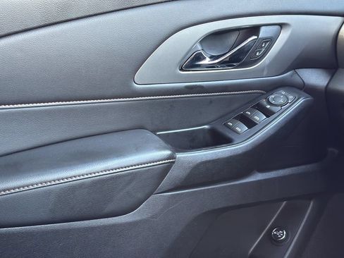 Used 2019 Chevrolet Traverse LT FWD image 9