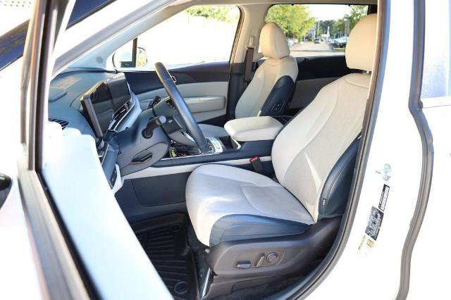 Used 2025 Kia Carnival EX FWD image 10