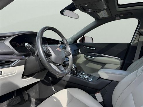 Used 2019 Cadillac XT4 Luxury w/ Cold Weather Package image 12