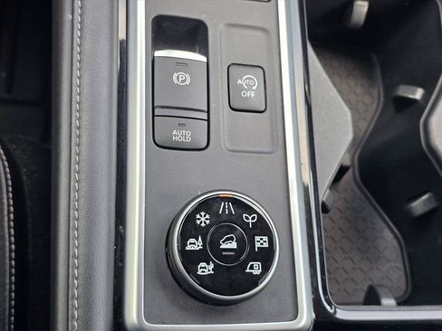 Used 2022 Nissan Pathfinder SL w/ Lighting Package (N92) AWD/4WD image 22